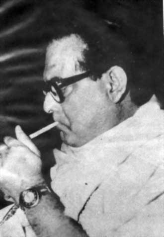 Hemant Kumar relaxes with a cigarette